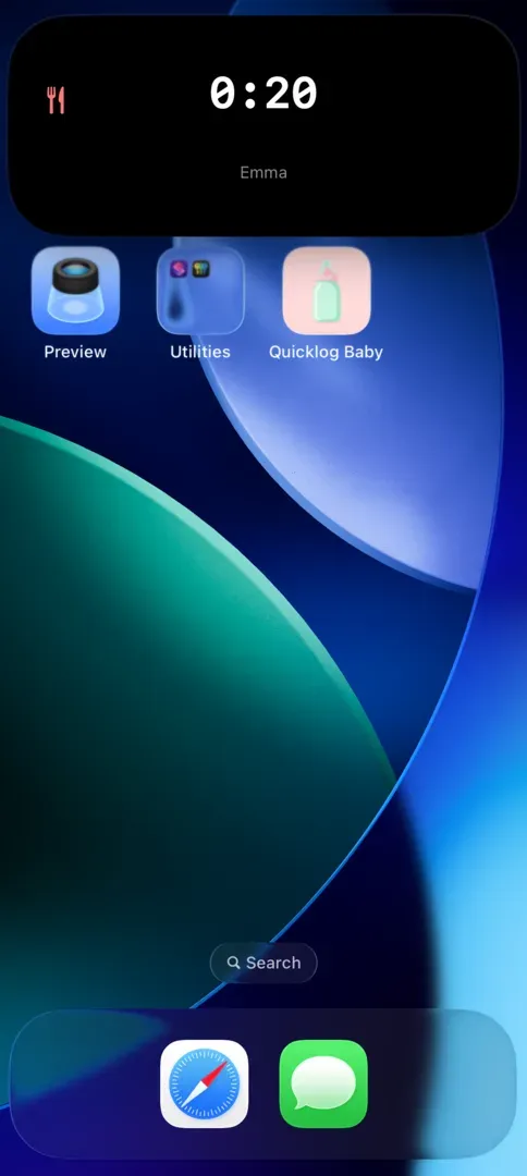 iPhone Home Screen with a Quicklog Baby timer in Dynamic Island.